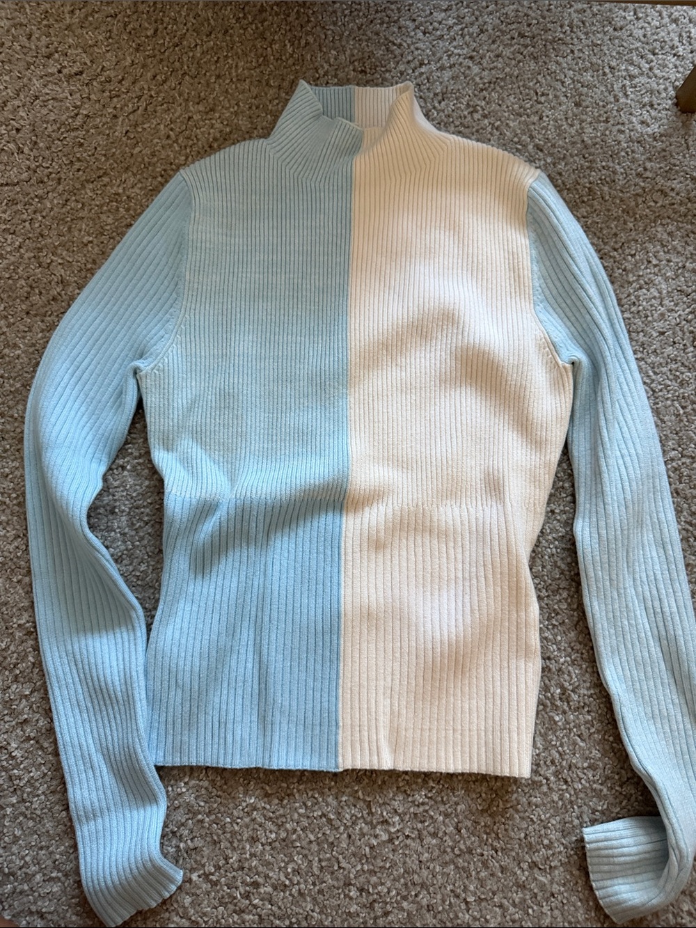 Colorblock Ribbed Turtleneck Sweater in Light Blue and Cream